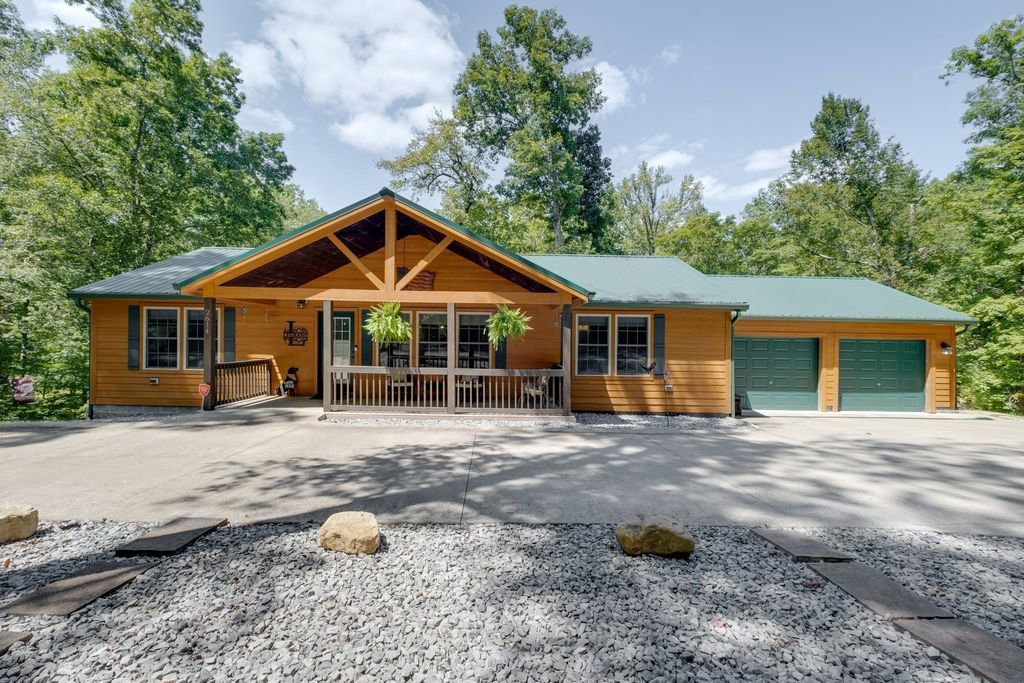 2614 Distillery Rd, Greenbrier