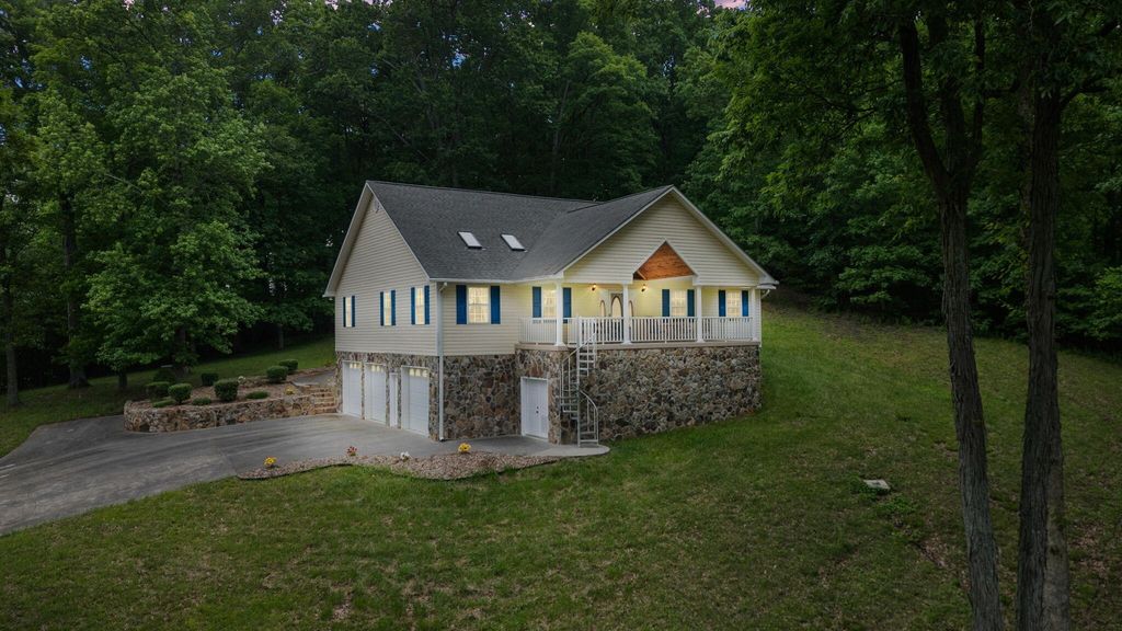 681 Pinhook Road, Calhoun