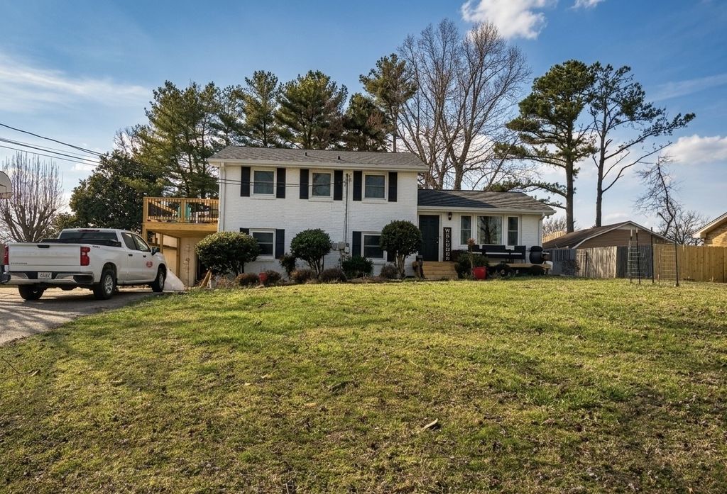 103 Riverwood Dr, Hendersonville