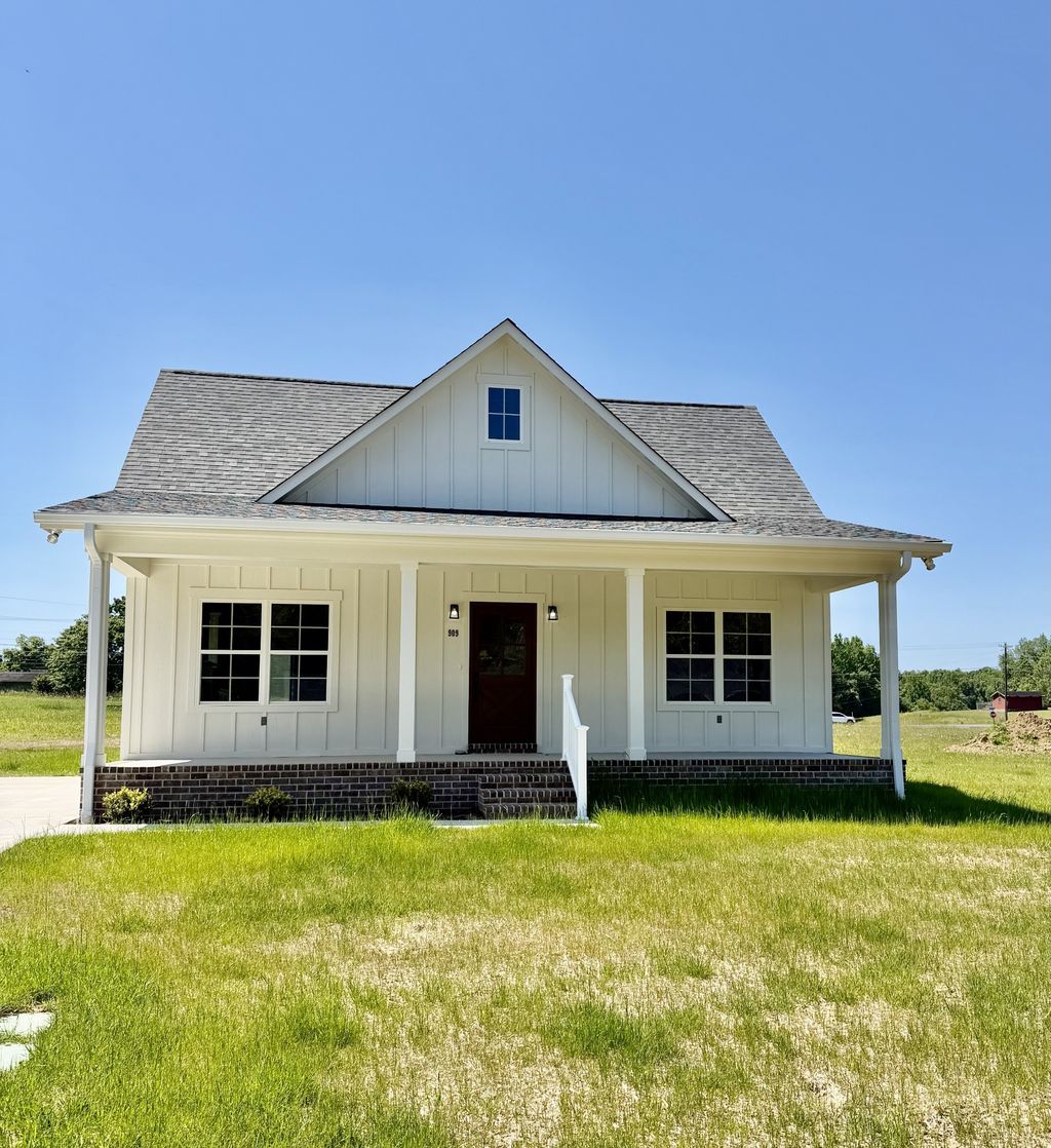 909 Hickory St, Lawrenceburg