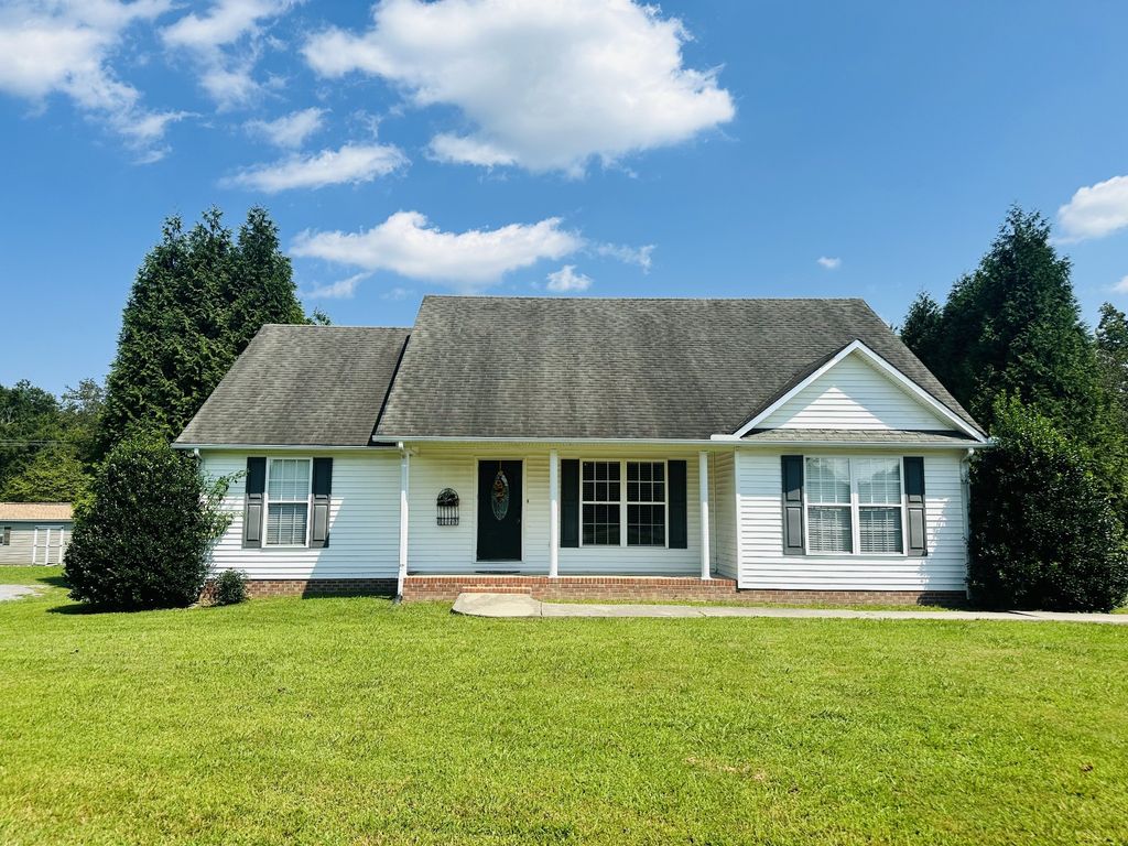 223 Greenwood Dr, Smithville
