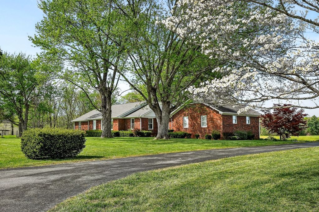 530 W Main St, Smithville