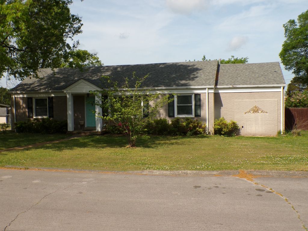 208 Armory Dr, Lewisburg