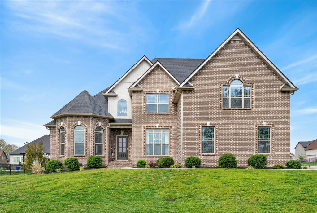 100 Hayward Fields Dr, Clarksville