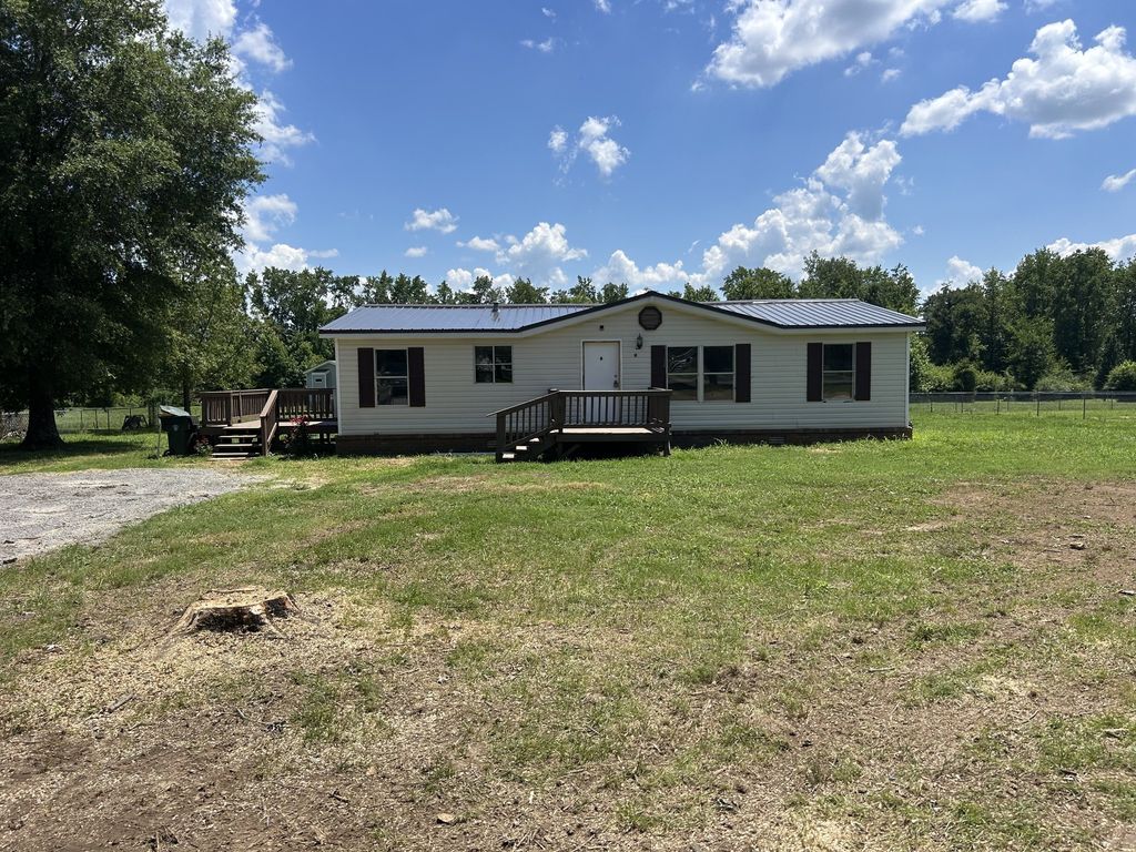 21 Country Dr, Fayetteville