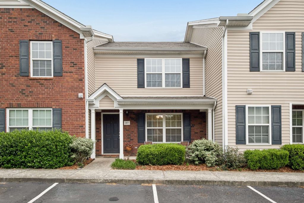107 Oak Valley Circle, Smyrna