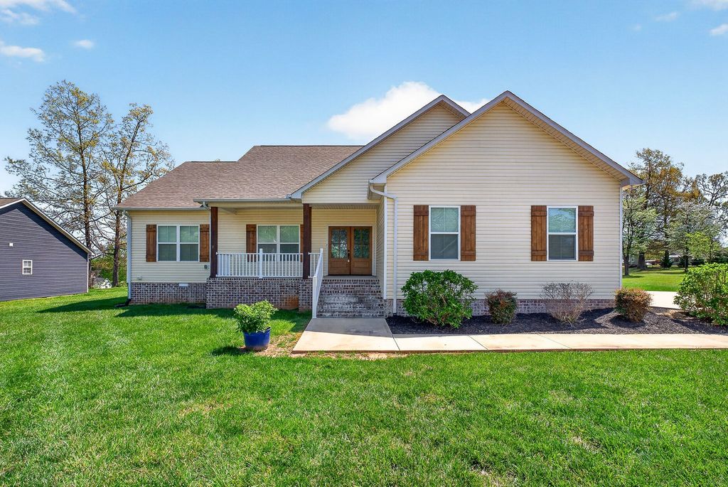 750 Honeysuckle Ln, Sparta