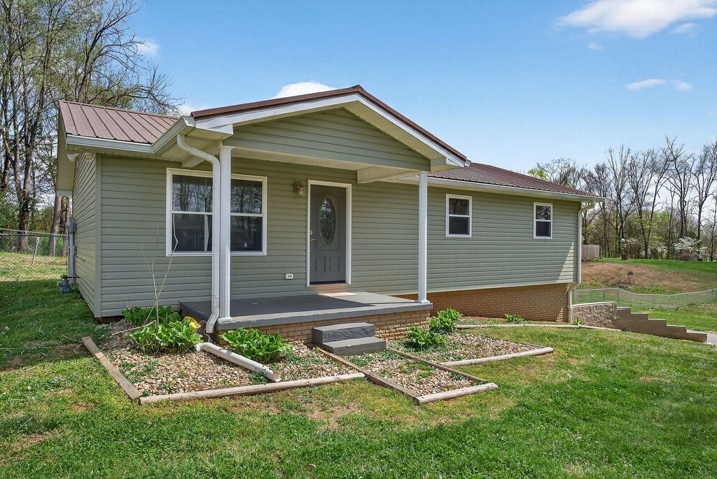 435 Heather Dr, Sparta