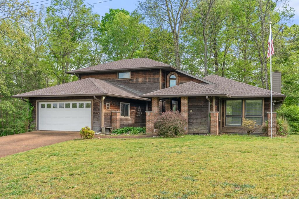 1212 Rosewood Dr, Centerville