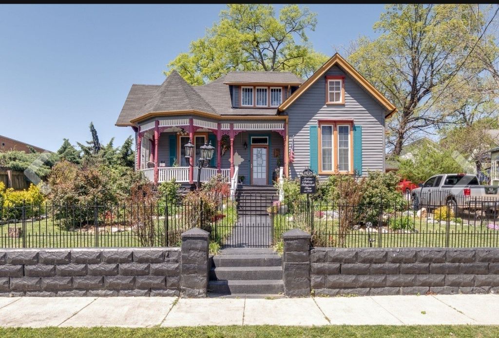 210 S 6th St, Pulaski