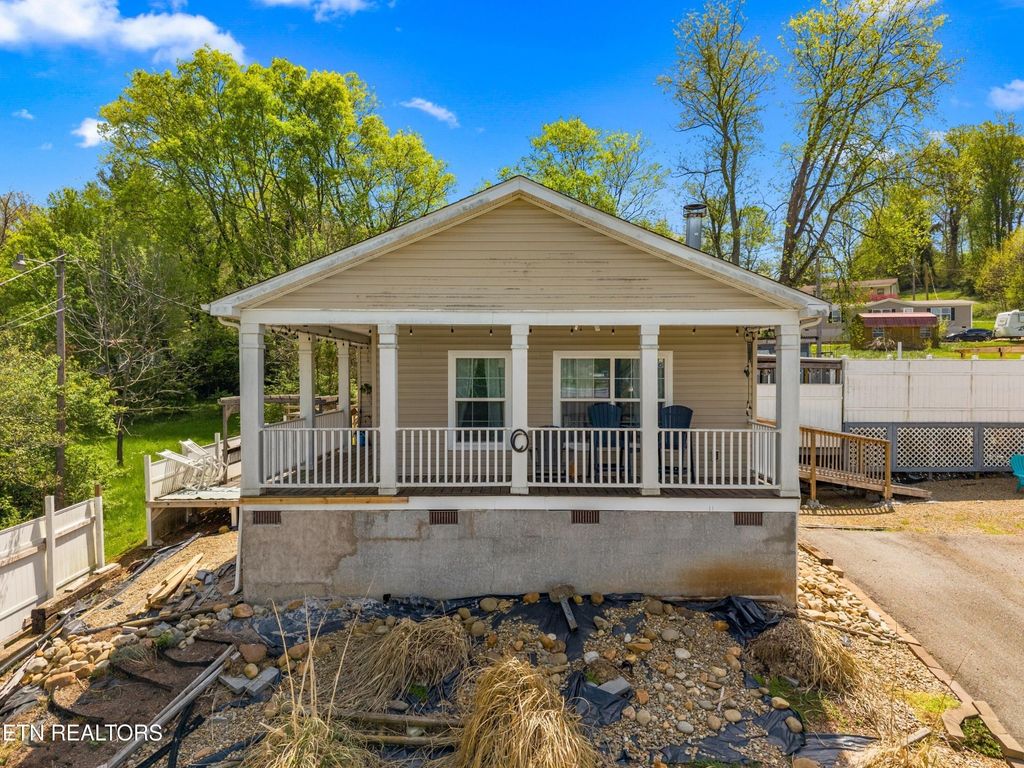1021 W Old A J Hwy, New Market