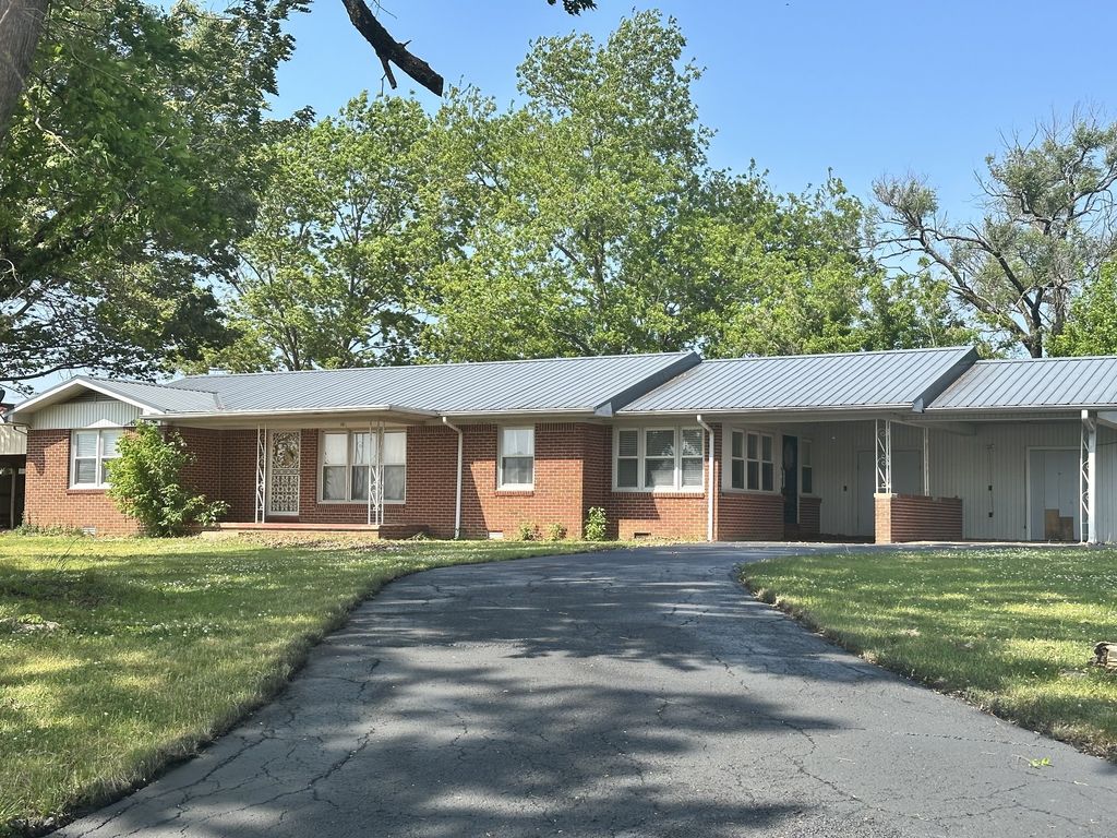 1318 Vise Loop, Decaturville