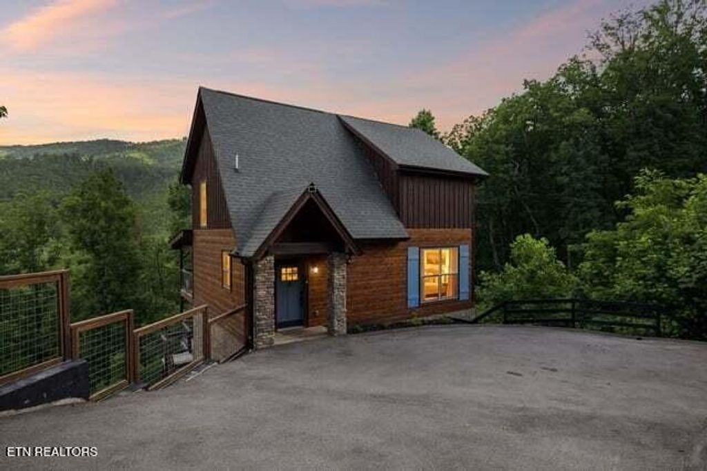 817 Pine Top Lane, Gatlinburg