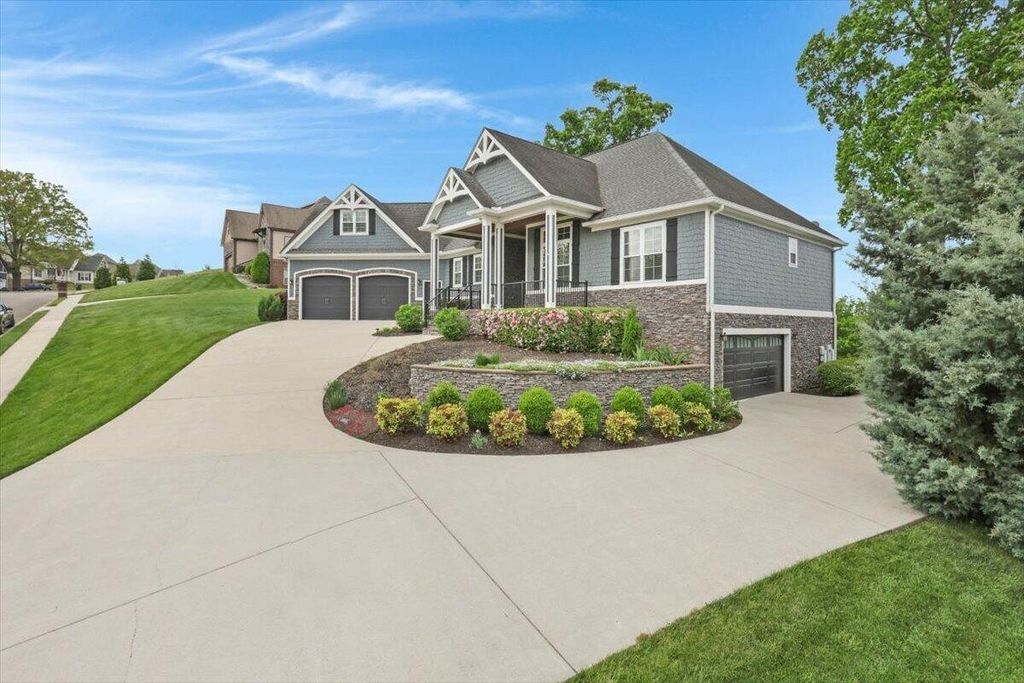 6201 Breezy Hollow Lane, Harrison