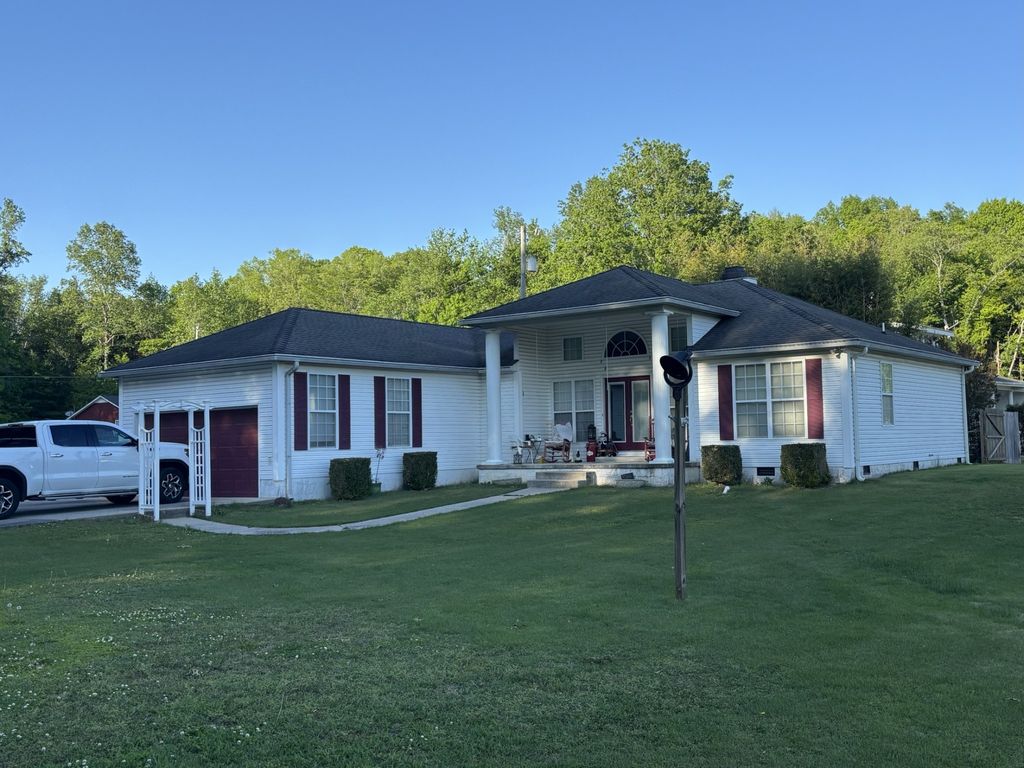 206 Dreaden St, Waverly