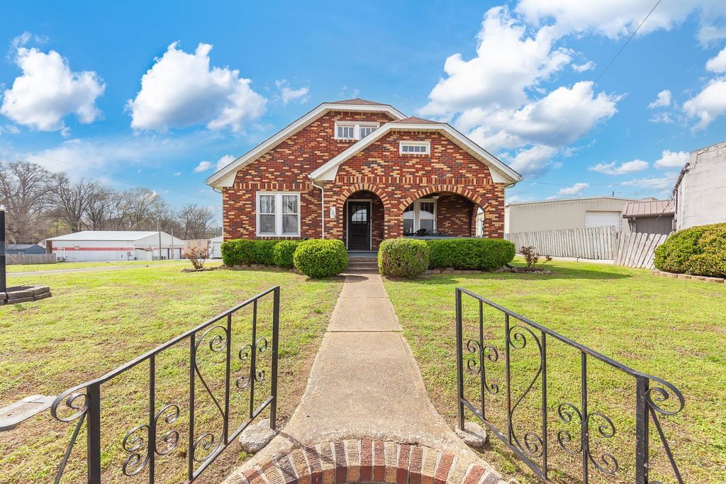 105 S Trenton St, Rutherford