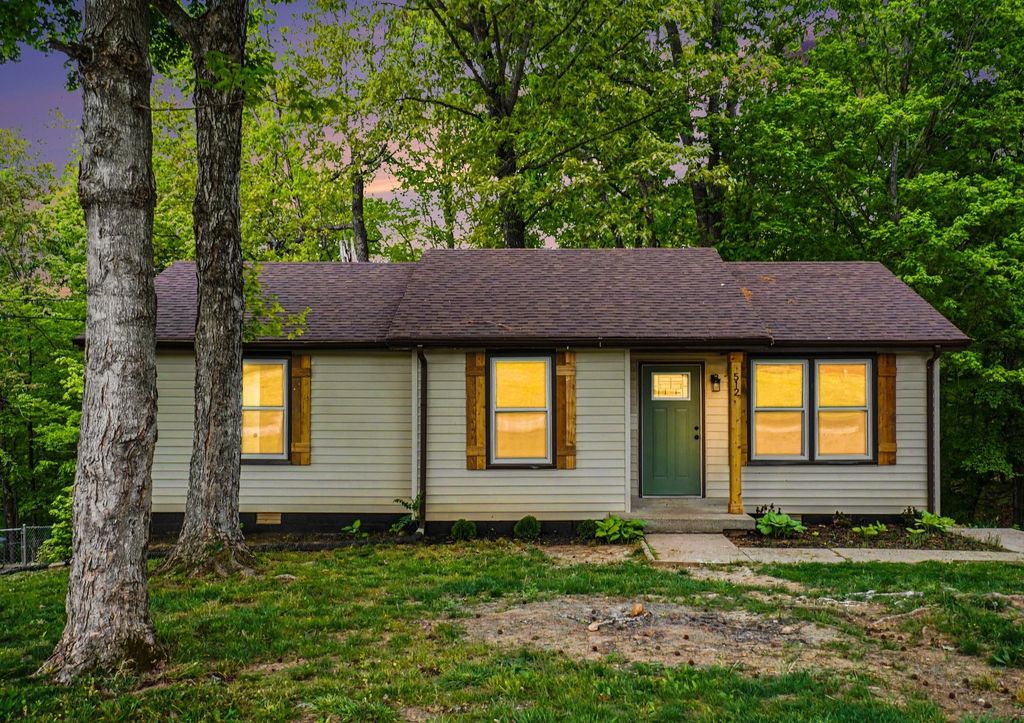 512 Aspen Dr, Clarksville