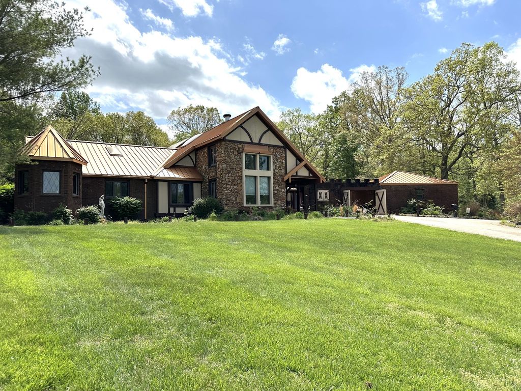 300 Hickory Ln, Greenville