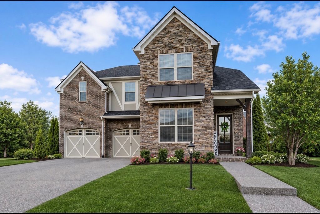 501 Lingering Way, Hendersonville