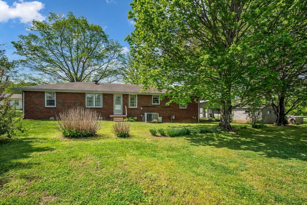 1006 Hershell St, Burns