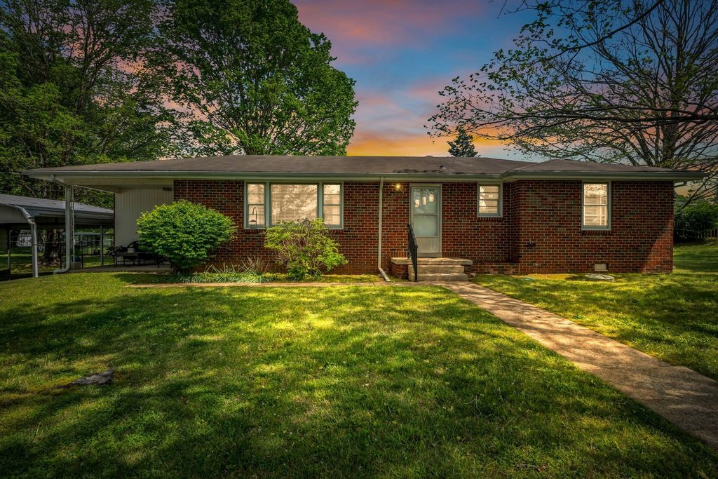 1006 Hershell St, Burns