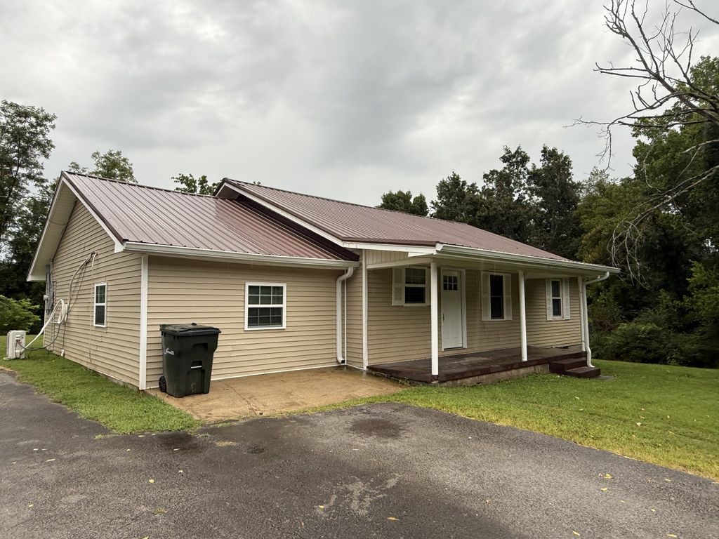 23 Roney Ave, Hohenwald