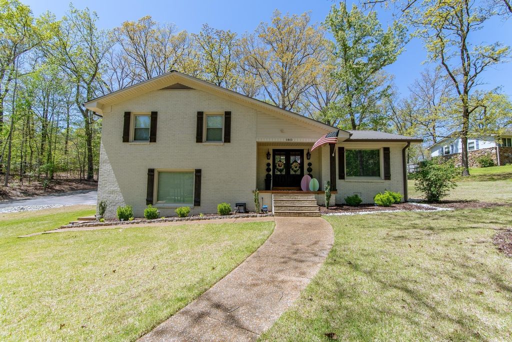 180 Horner Dr, Selmer