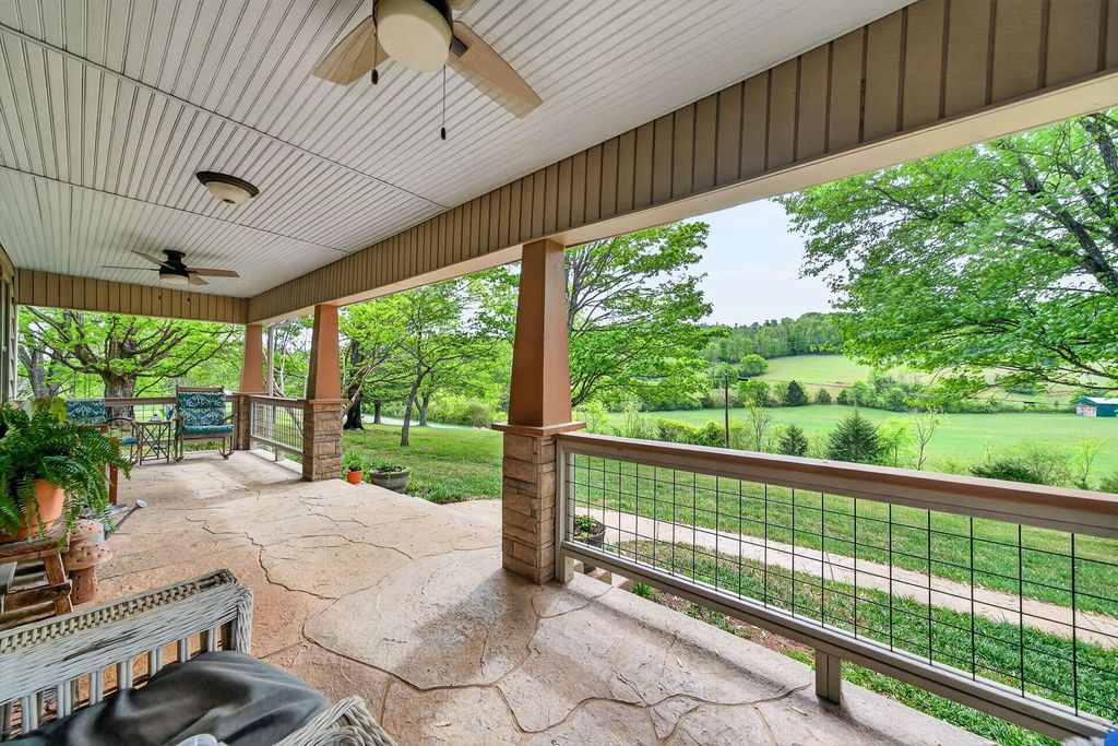 7400 Franks Ferry Rd, Walling