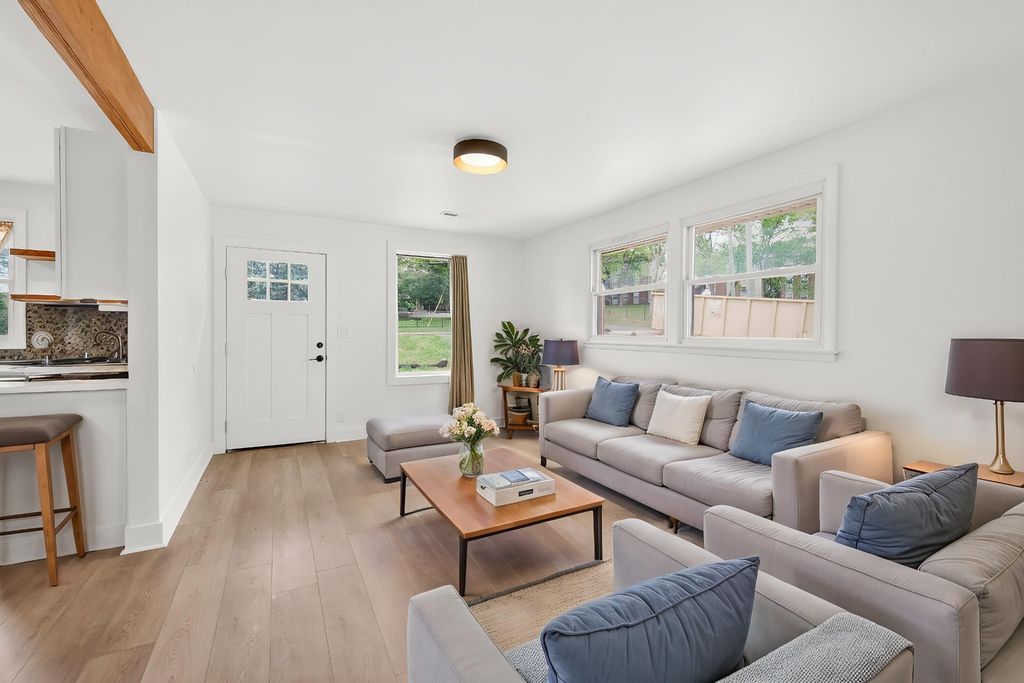 1413 Porter Rd, Nashville