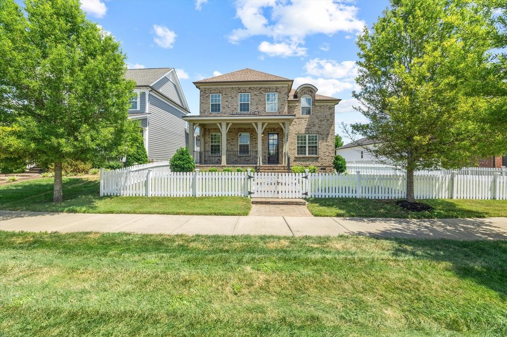 1548 Drakes Creek Rd, Hendersonville
