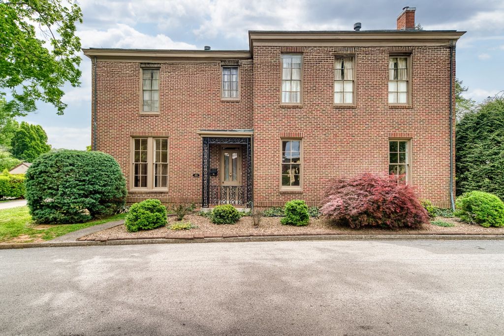 301 W 6th St, Russellville