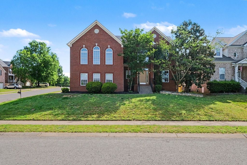 131 Herons Nest Ln, Hendersonville