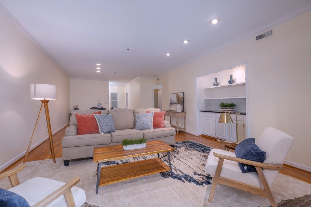3818 West End Ave 204, Nashville