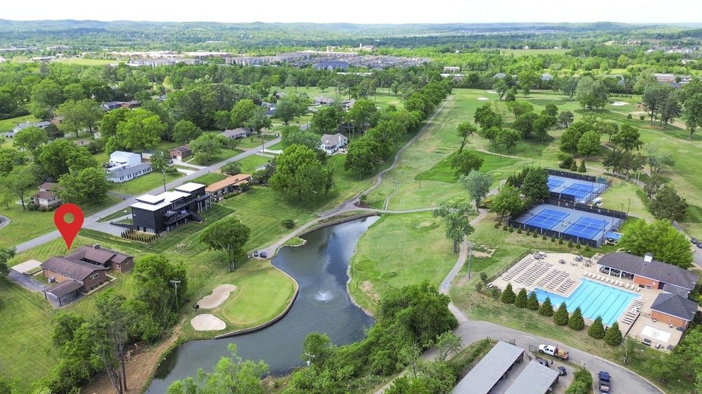 114 Fairways Dr, Hendersonville