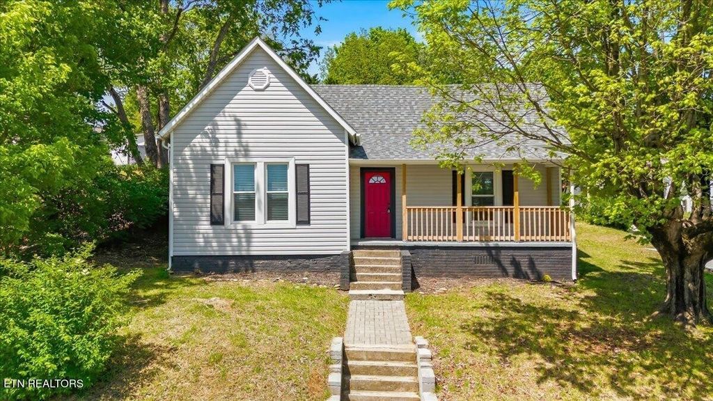 702 W Rhoten St, Jefferson City