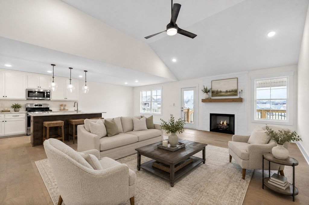 937 Bankside Dr, Clarksville