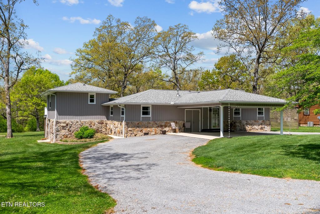 3008 Seminole Loop, Crossville