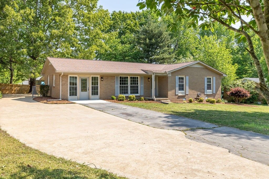 1606 Whippoorwill Dr, Lawrenceburg