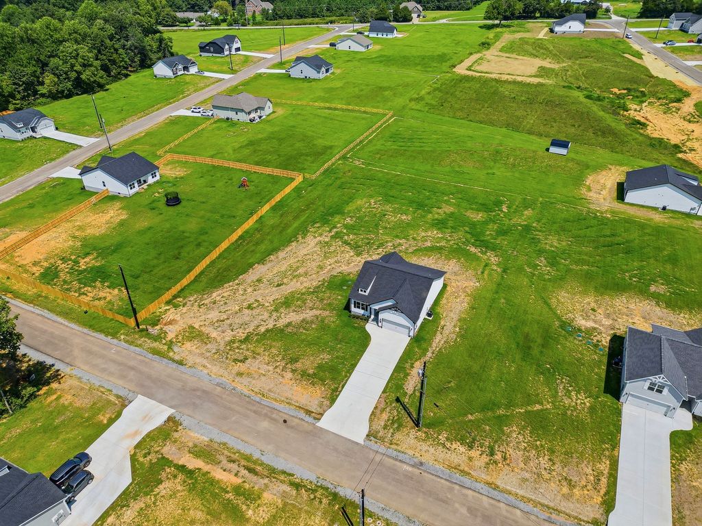 402 Marcella Court, Dickson