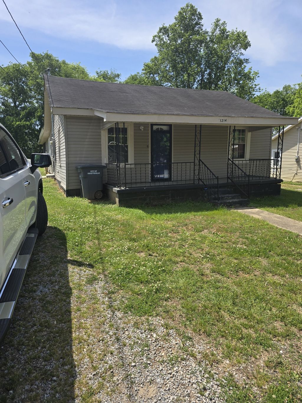 1214 Locust St, Fayetteville