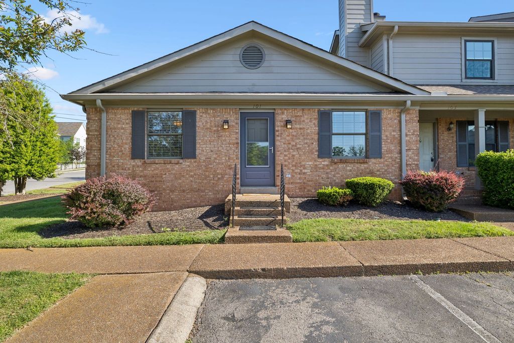 101 Ellington Pl, Madison