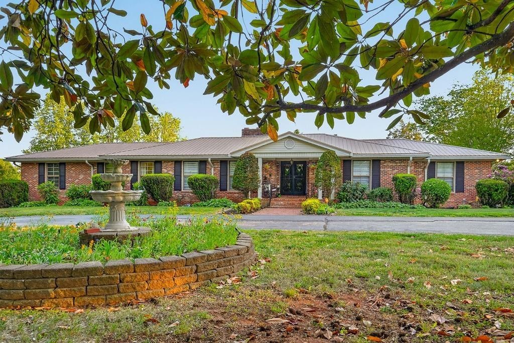 843 W Bockman Way, Sparta