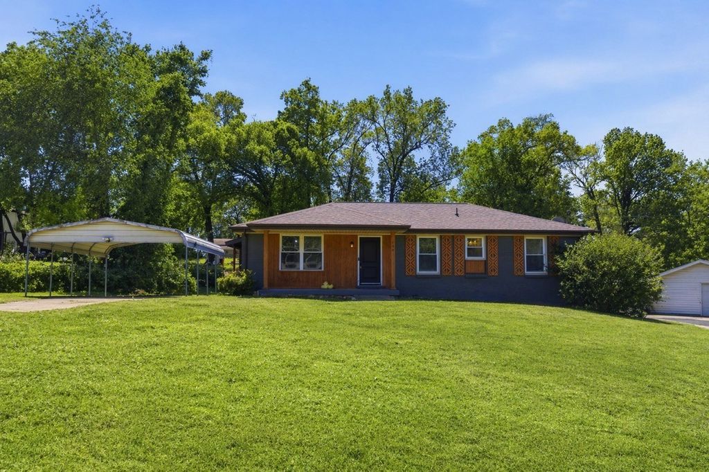 158 Lexington Dr, Clarksville