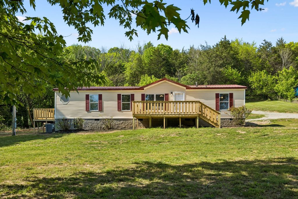 1085 Hawkins Branch Rd, Bethpage