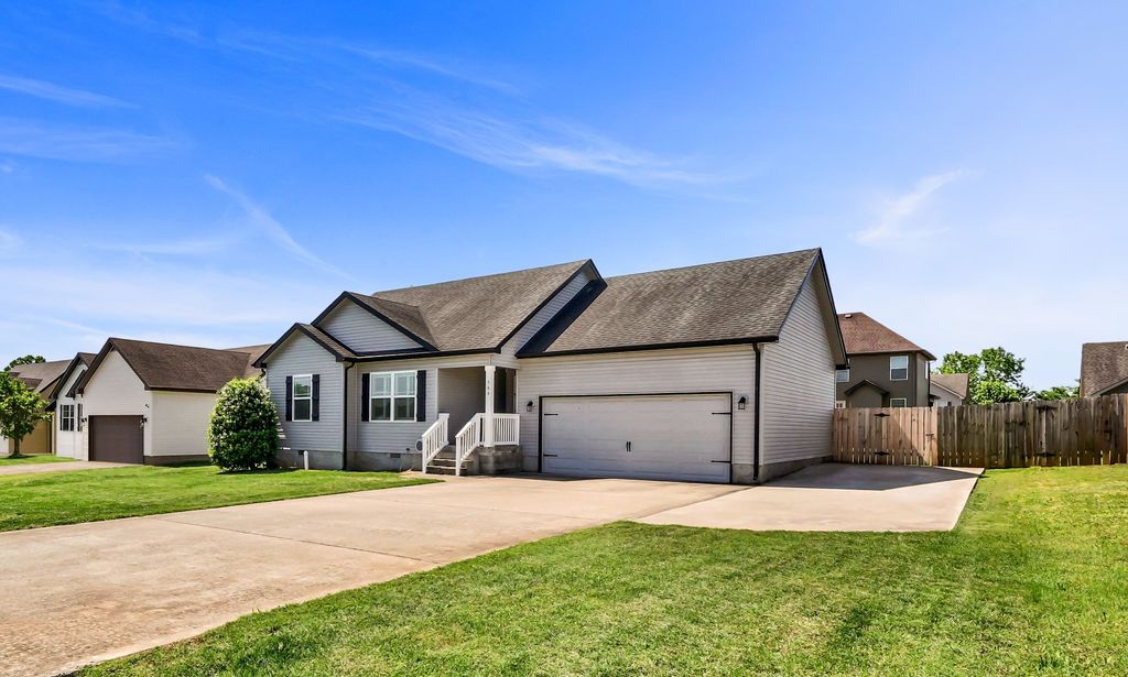 584 Tracy Ln, Clarksville