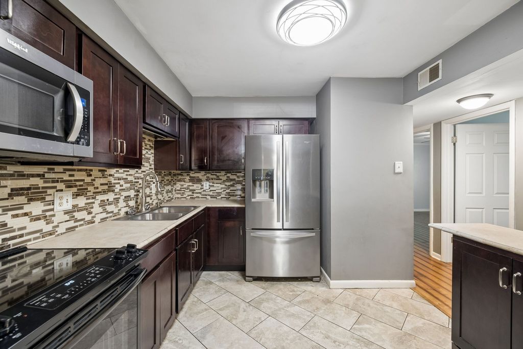 555 N Dupont Ave D92, Madison
