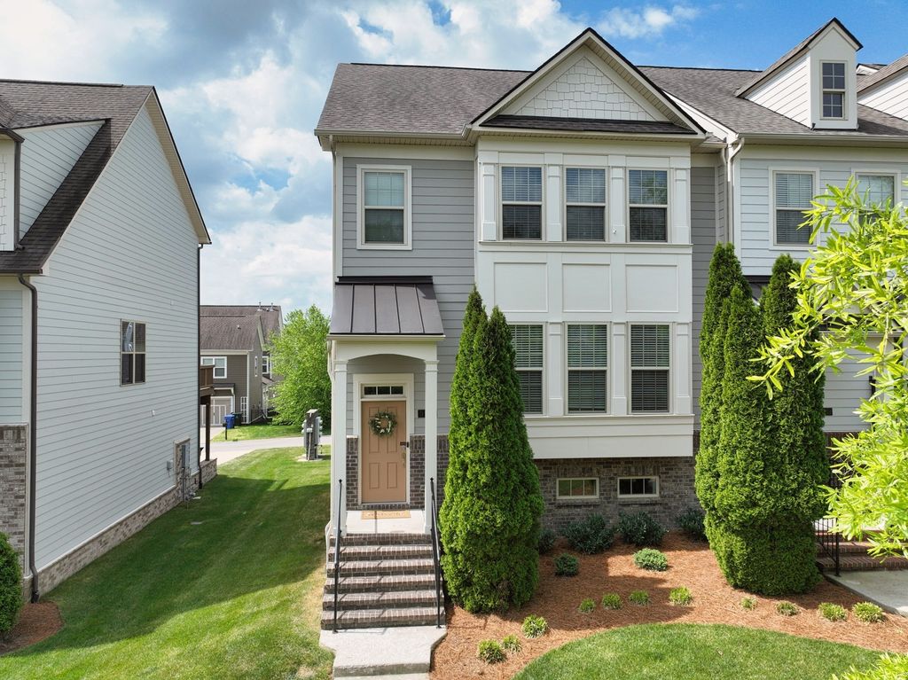 9541 Dresden Sq, Brentwood