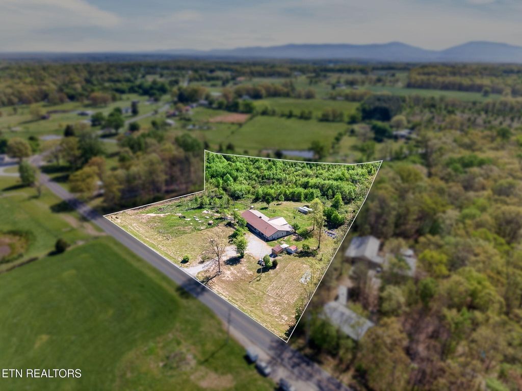 935 Brewer Rd, Crossville