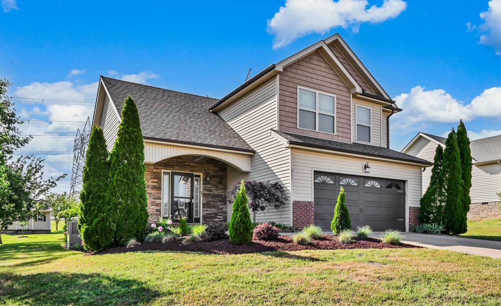 317 Ivy Bend Cir, Clarksville