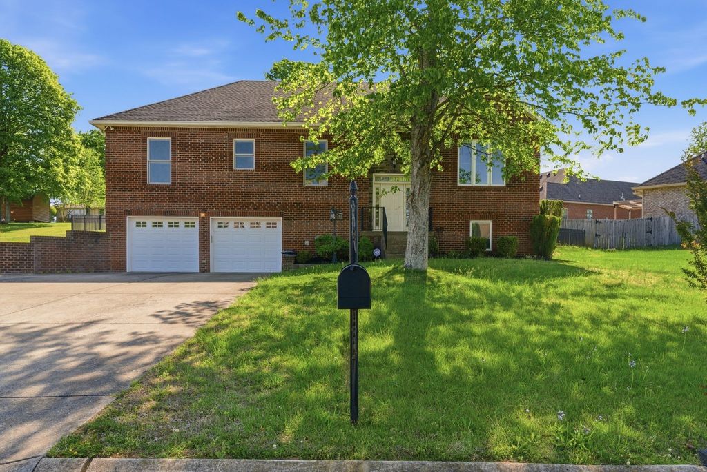 2010 Rebekah Dr, Greenbrier